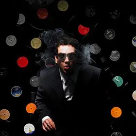 PHIL WEEKS — KiKi'de çalan DJ