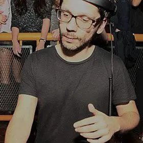 ALİCAN YÜKSEL — KiKi Cihangir'de çalan DJ