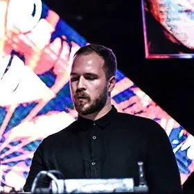 YANG — KiKi Cihangir'de çalan DJ