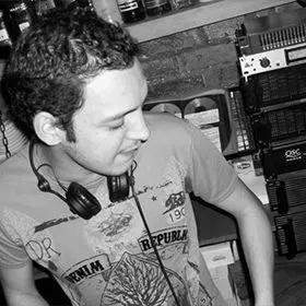 DISCOLOG — KiKi Cihangir'de çalan DJ