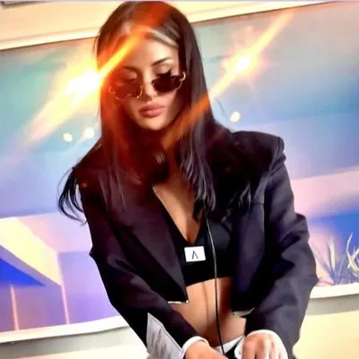 ZOE ZEY — KiKi Cihangir'de çalan DJ